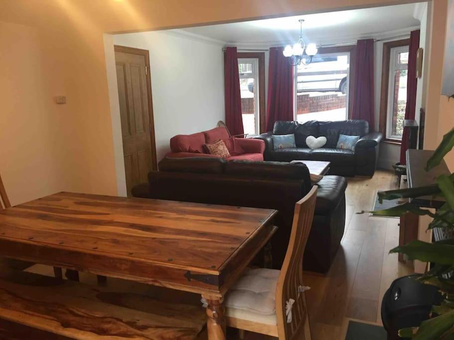 Spacious 5 Large Bedroom Victorian House - Beach 2 Miles Пул Екстериор снимка