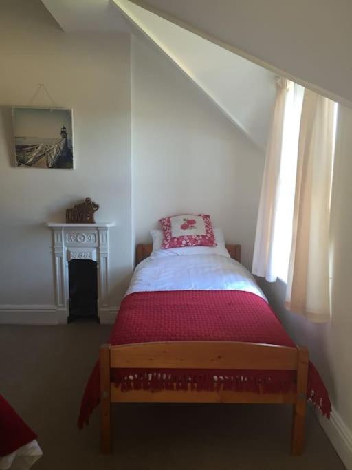 Spacious 5 Large Bedroom Victorian House - Beach 2 Miles Пул Екстериор снимка