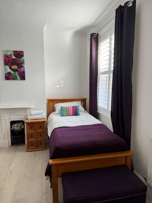 Spacious 5 Large Bedroom Victorian House - Beach 2 Miles Пул Екстериор снимка