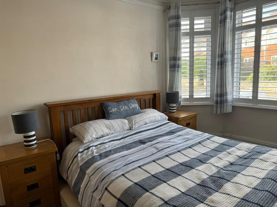 Spacious 5 Large Bedroom Victorian House - Beach 2 Miles Пул Екстериор снимка